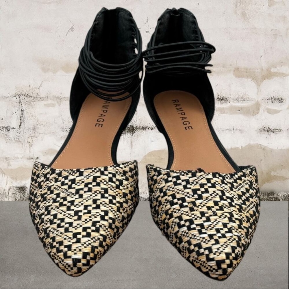 Rampage NWOB Pointed Zip-Back Flats
Women's Size 8.5
